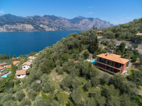 Large Home with Enchanting Lake View - Loncrini
